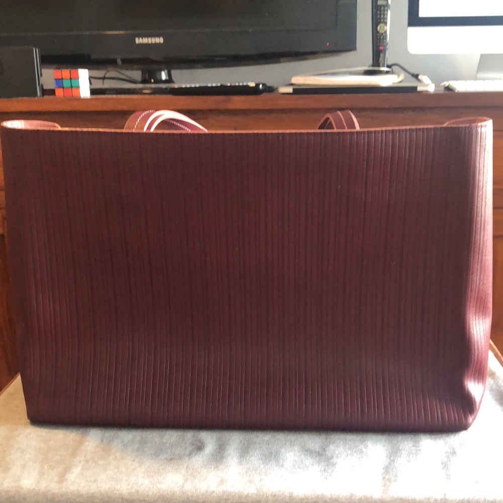Tumi - Picture 3 of 6